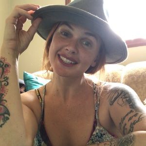 Meet your Posher, Shaina